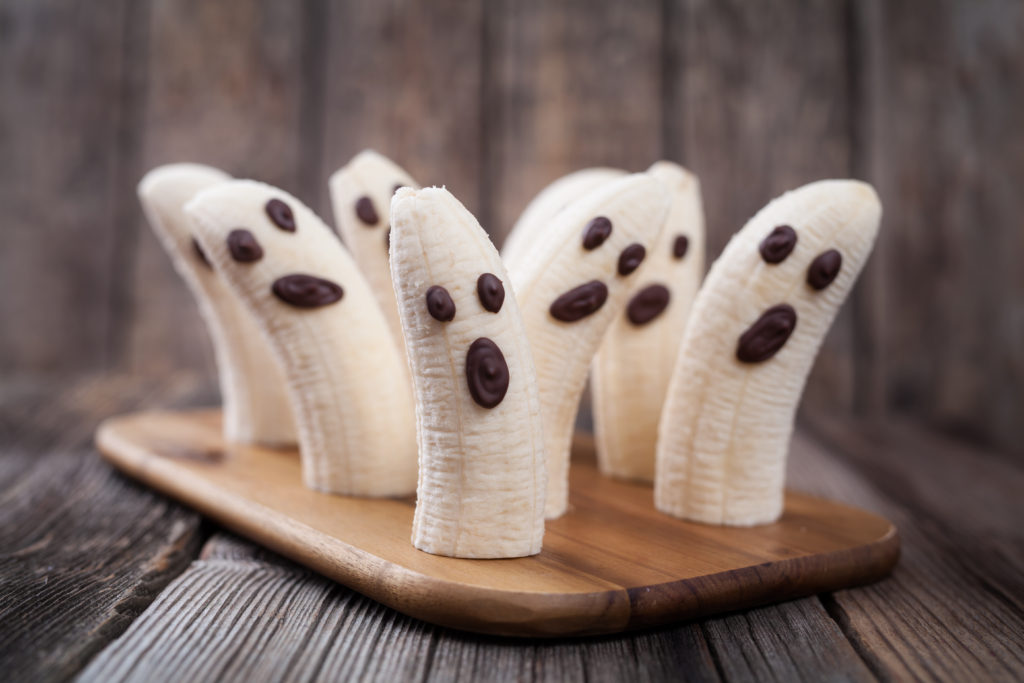 Healthy Halloween Fruit Snacks - Banana Ghosts - Mad Halloween