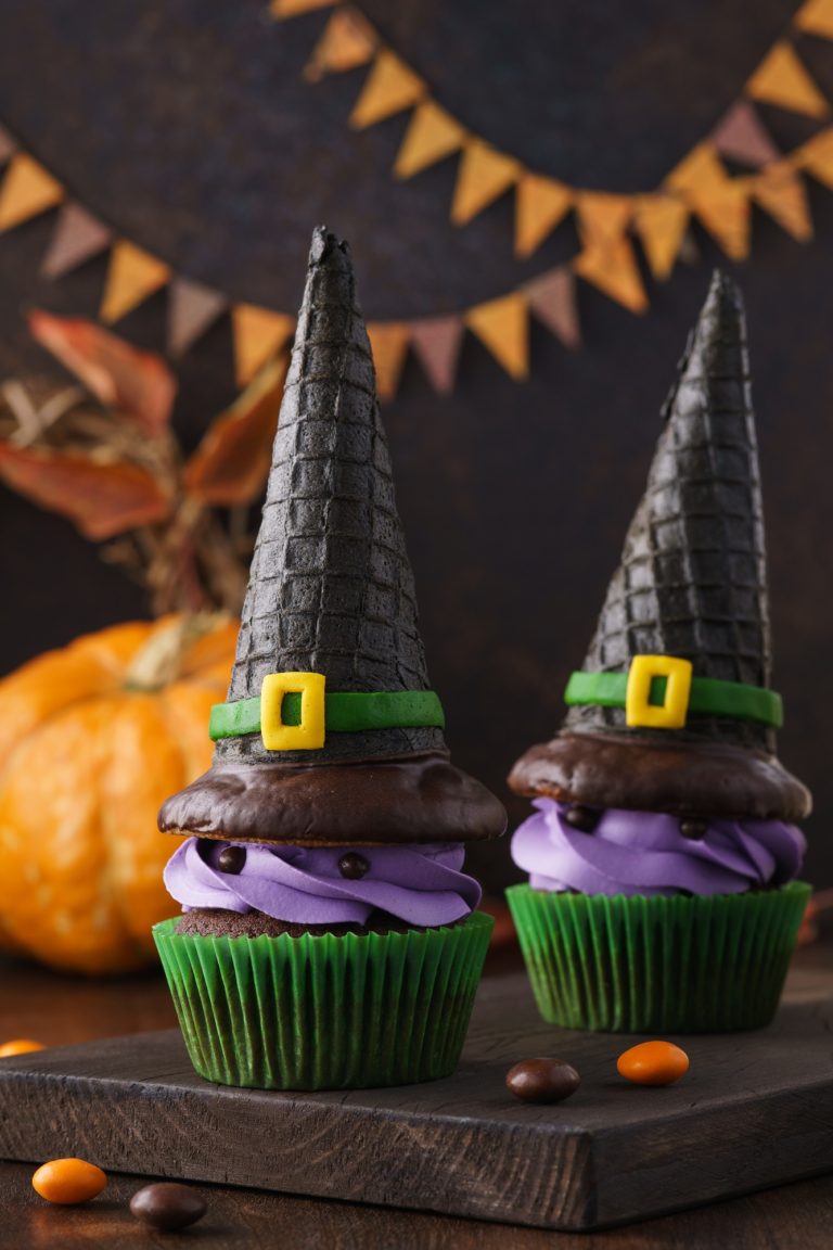 20 Spooktacular Halloween Cupcake Ideas - Mad Halloween