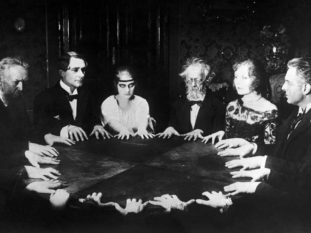 How the Fox Sisters Gave Rise to Modern Spiritualism - Seance - Mad Halloween